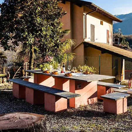 Marisa's Garden Apartment Mezzegra